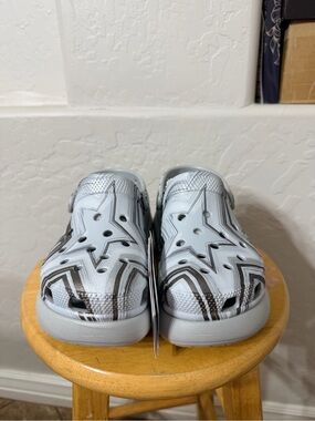 white and gray Crocs with black star and zigzag graphic size W6